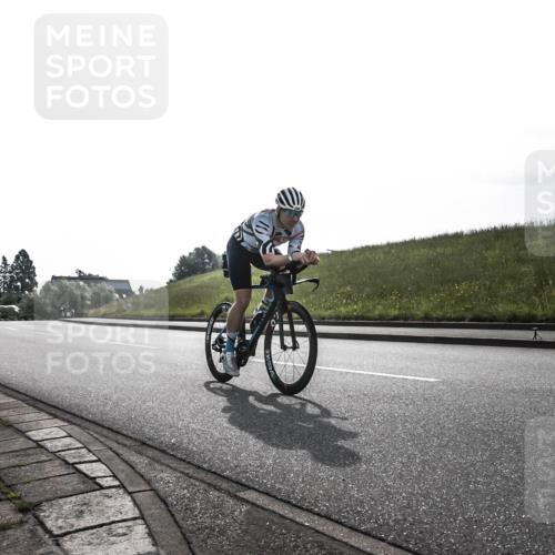 21.06.2026 - 29. Vierlanden-Triathlon H.Heesch http://msf.ph/oto/9870507 21.06.2026 09:12:45 Radfahren 13, 15, 132, 290 meine-sportfotos.de