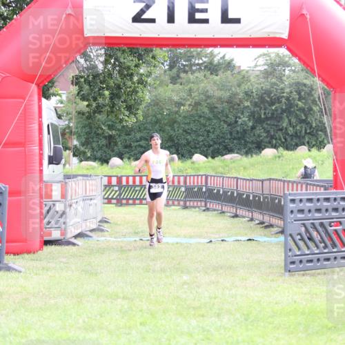 21.06.2026 - 29. Vierlanden-Triathlon Andreas Tolksdorf http://msf.ph/oto/9870510 21.06.2026 10:52:13 Ziel  meine-sportfotos.de