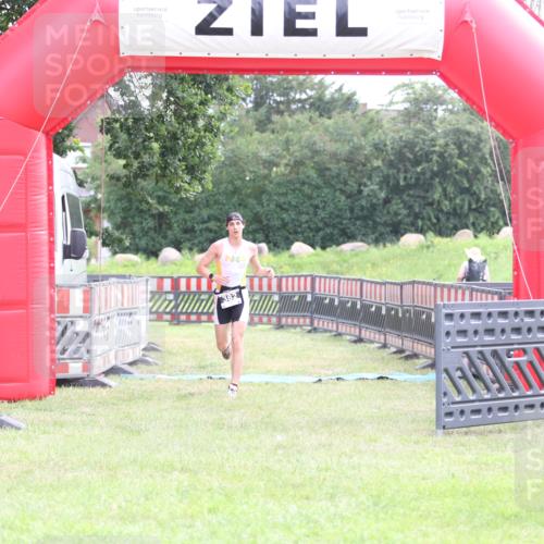 21.06.2026 - 29. Vierlanden-Triathlon Andreas Tolksdorf http://msf.ph/oto/9870536 21.06.2026 10:52:13 Ziel  meine-sportfotos.de