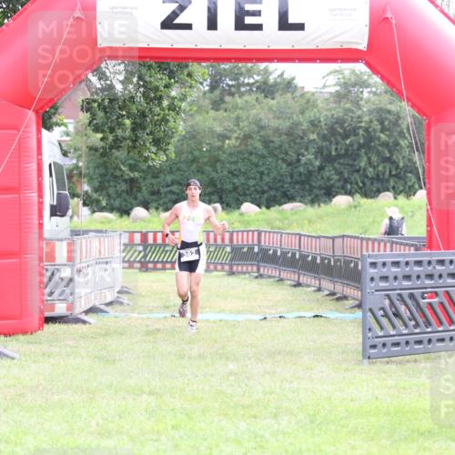 21.06.2026 - 29. Vierlanden-Triathlon Andreas Tolksdorf http://msf.ph/oto/9870543 21.06.2026 10:52:13 Ziel  meine-sportfotos.de