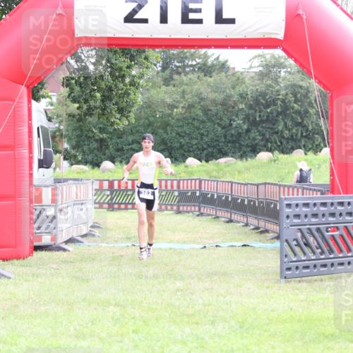 21.06.2026 - 29. Vierlanden-Triathlon Andreas Tolksdorf http://msf.ph/oto/9870553 21.06.2026 10:52:13 Ziel  meine-sportfotos.de