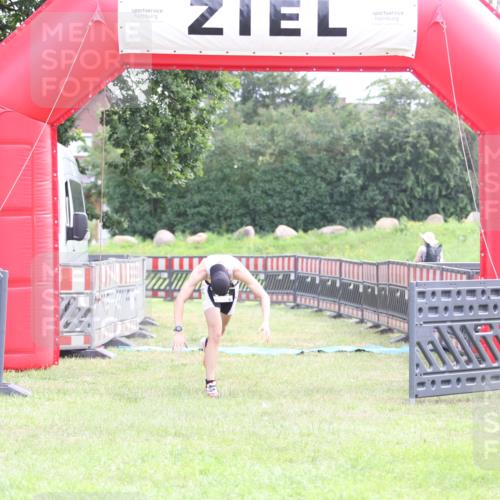 21.06.2026 - 29. Vierlanden-Triathlon Andreas Tolksdorf http://msf.ph/oto/9870586 21.06.2026 10:52:14 Ziel  meine-sportfotos.de