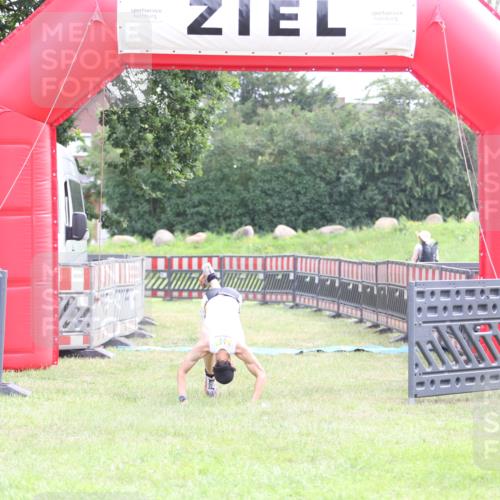 21.06.2026 - 29. Vierlanden-Triathlon Andreas Tolksdorf http://msf.ph/oto/9870625 21.06.2026 10:52:14 Ziel  meine-sportfotos.de