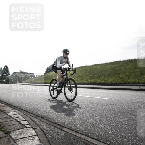 21.06.2026 - 29. Vierlanden-Triathlon H.Heesch http://msf.ph/oto/9870647 21.06.2026 09:14:41 Radfahren 183, 299, 302 meine-sportfotos.de