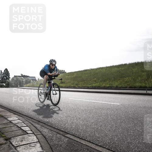 21.06.2026 - 29. Vierlanden-Triathlon H.Heesch http://msf.ph/oto/9870658 21.06.2026 09:14:44 Radfahren 183, 302 meine-sportfotos.de