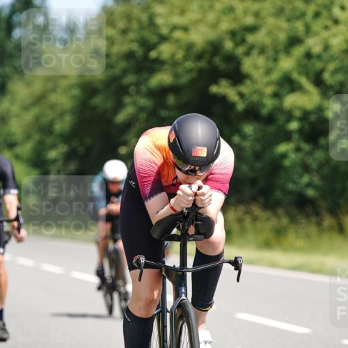 21.06.2026 - Viking Triathlon Michael Burmester http://msf.ph/oto/9870698 21.06.2026 12:35:49 Radfahren 14, 37, 37, 153, 427, 449, 486, 562, 667 meine-sportfotos.de