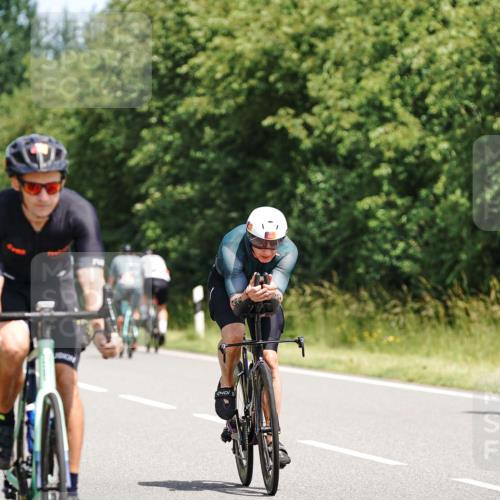 21.06.2026 - Viking Triathlon Michael Burmester http://msf.ph/oto/9870703 21.06.2026 12:35:49 Radfahren 14, 37, 37, 153, 427, 449, 486, 562, 667 meine-sportfotos.de