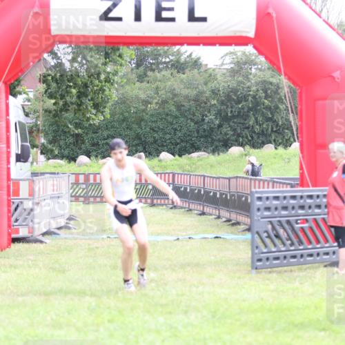 21.06.2026 - 29. Vierlanden-Triathlon Andreas Tolksdorf http://msf.ph/oto/9870713 21.06.2026 10:52:15 Ziel  meine-sportfotos.de