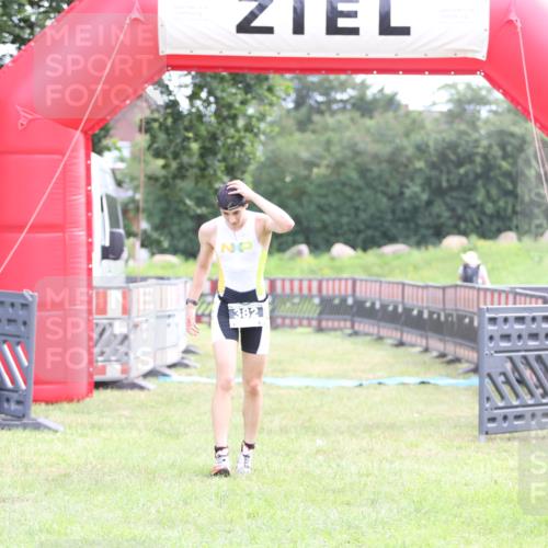 21.06.2026 - 29. Vierlanden-Triathlon Andreas Tolksdorf http://msf.ph/oto/9870735 21.06.2026 10:52:16 Ziel  meine-sportfotos.de