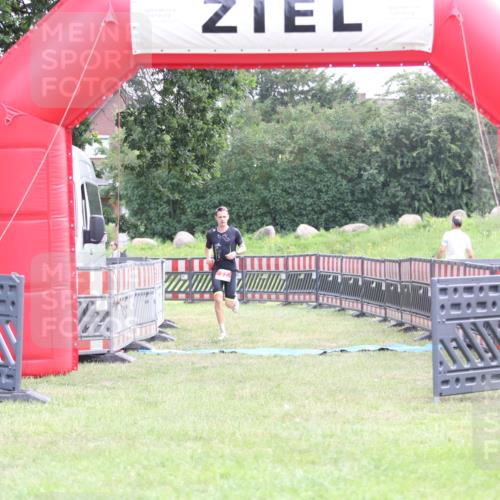 21.06.2026 - 29. Vierlanden-Triathlon Andreas Tolksdorf http://msf.ph/oto/9870753 21.06.2026 10:53:10 Ziel 37, 37 meine-sportfotos.de