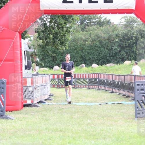 21.06.2026 - 29. Vierlanden-Triathlon Andreas Tolksdorf http://msf.ph/oto/9870773 21.06.2026 10:53:11 Ziel 37, 37 meine-sportfotos.de