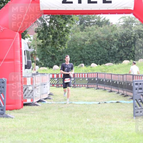21.06.2026 - 29. Vierlanden-Triathlon Andreas Tolksdorf http://msf.ph/oto/9870791 21.06.2026 10:53:11 Ziel 37, 37 meine-sportfotos.de