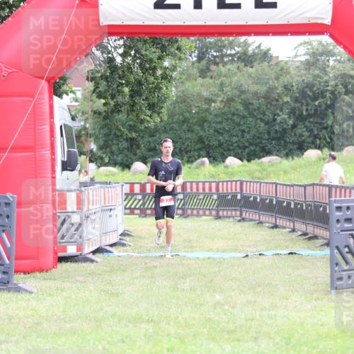 21.06.2026 - 29. Vierlanden-Triathlon Andreas Tolksdorf http://msf.ph/oto/9870800 21.06.2026 10:53:11 Ziel 37, 37 meine-sportfotos.de