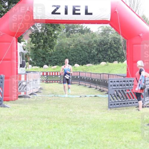 21.06.2026 - 29. Vierlanden-Triathlon Andreas Tolksdorf http://msf.ph/oto/9870878 21.06.2026 10:54:15 Ziel  meine-sportfotos.de