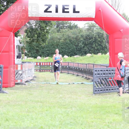 21.06.2026 - 29. Vierlanden-Triathlon Andreas Tolksdorf http://msf.ph/oto/9870908 21.06.2026 10:54:15 Ziel  meine-sportfotos.de