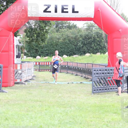 21.06.2026 - 29. Vierlanden-Triathlon Andreas Tolksdorf http://msf.ph/oto/9870932 21.06.2026 10:54:15 Ziel  meine-sportfotos.de