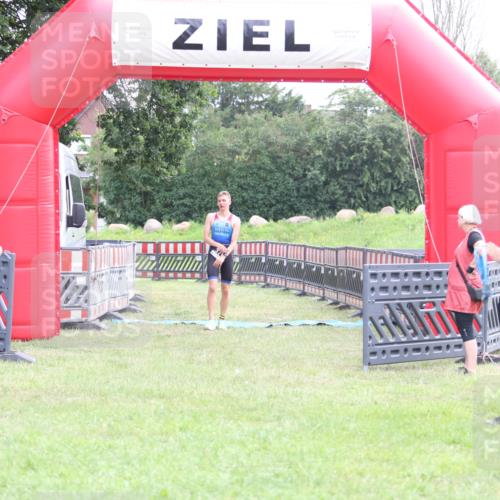 21.06.2026 - 29. Vierlanden-Triathlon Andreas Tolksdorf http://msf.ph/oto/9870967 21.06.2026 10:54:15 Ziel  meine-sportfotos.de