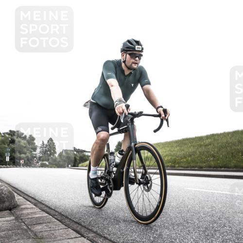 21.06.2026 - 29. Vierlanden-Triathlon H.Heesch http://msf.ph/oto/9870992 21.06.2026 10:33:28 Radfahren 42, 68, 235, 293 meine-sportfotos.de