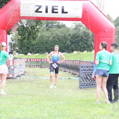 21.06.2026 - 29. Vierlanden-Triathlon Andreas Tolksdorf http://msf.ph/oto/9871102 21.06.2026 10:54:20 Ziel  meine-sportfotos.de
