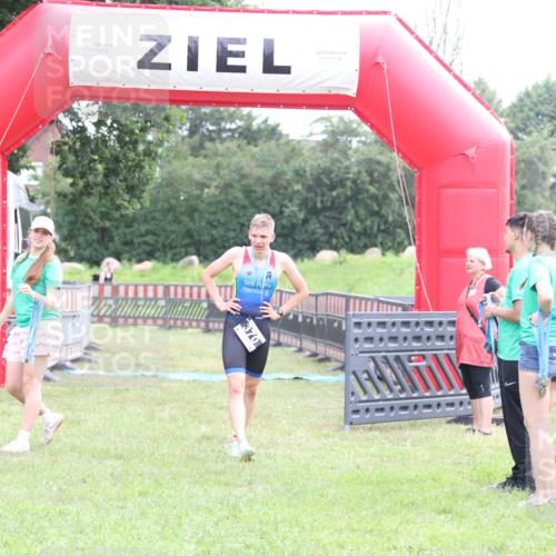 21.06.2026 - 29. Vierlanden-Triathlon Andreas Tolksdorf http://msf.ph/oto/9871118 21.06.2026 10:54:25 Ziel  meine-sportfotos.de