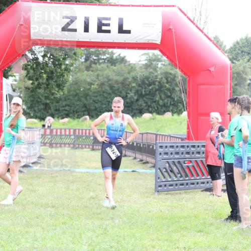 21.06.2026 - 29. Vierlanden-Triathlon Andreas Tolksdorf http://msf.ph/oto/9871128 21.06.2026 10:54:25 Ziel  meine-sportfotos.de