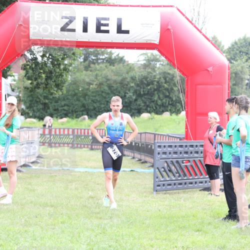 21.06.2026 - 29. Vierlanden-Triathlon Andreas Tolksdorf http://msf.ph/oto/9871142 21.06.2026 10:54:25 Ziel  meine-sportfotos.de
