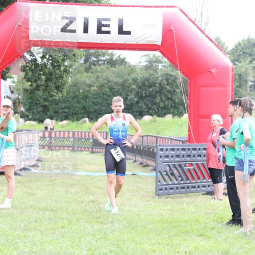 21.06.2026 - 29. Vierlanden-Triathlon Andreas Tolksdorf http://msf.ph/oto/9871157 21.06.2026 10:54:25 Ziel  meine-sportfotos.de