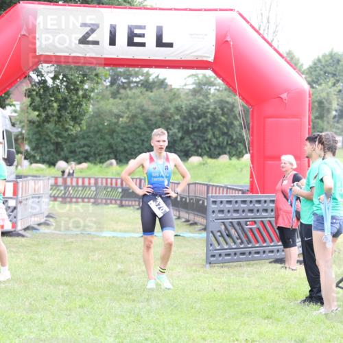 21.06.2026 - 29. Vierlanden-Triathlon Andreas Tolksdorf http://msf.ph/oto/9871189 21.06.2026 10:54:25 Ziel  meine-sportfotos.de