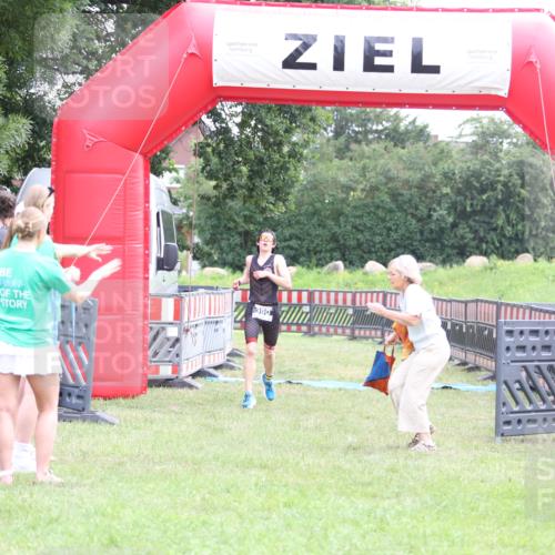 21.06.2026 - 29. Vierlanden-Triathlon Andreas Tolksdorf http://msf.ph/oto/9871280 21.06.2026 10:55:26 Ziel  meine-sportfotos.de