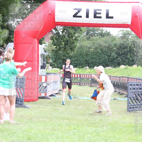 21.06.2026 - 29. Vierlanden-Triathlon Andreas Tolksdorf http://msf.ph/oto/9871286 21.06.2026 10:55:26 Ziel  meine-sportfotos.de