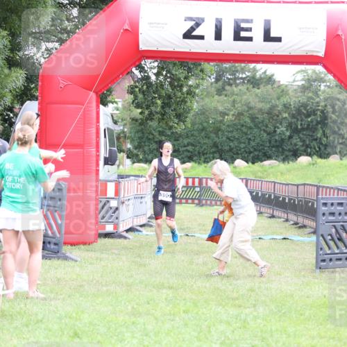 21.06.2026 - 29. Vierlanden-Triathlon Andreas Tolksdorf http://msf.ph/oto/9871311 21.06.2026 10:55:26 Ziel  meine-sportfotos.de