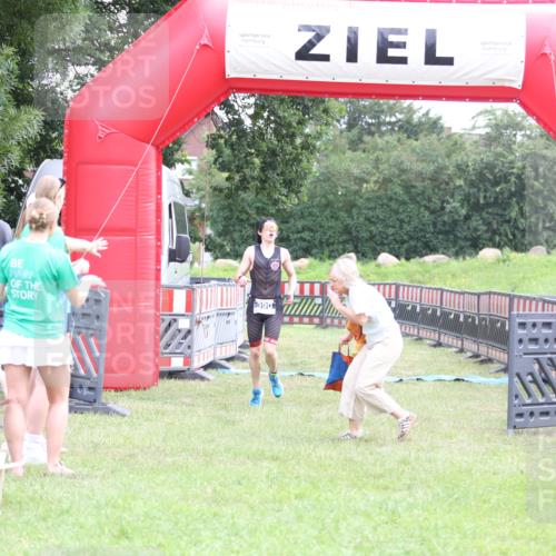 21.06.2026 - 29. Vierlanden-Triathlon Andreas Tolksdorf http://msf.ph/oto/9871319 21.06.2026 10:55:26 Ziel  meine-sportfotos.de