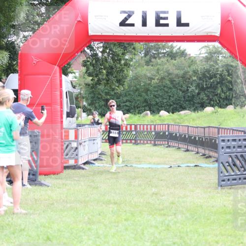 21.06.2026 - 29. Vierlanden-Triathlon Andreas Tolksdorf http://msf.ph/oto/9871330 21.06.2026 10:55:40 Ziel  meine-sportfotos.de