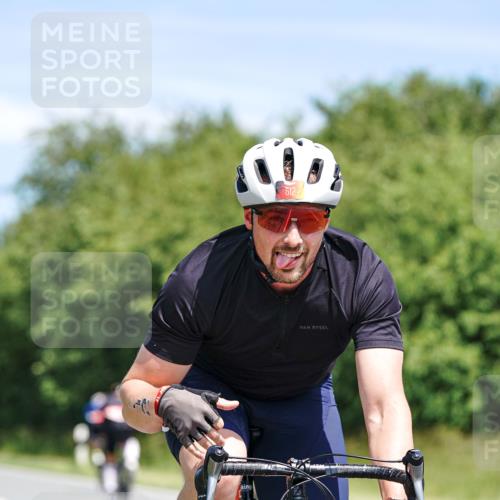 21.06.2026 - Viking Triathlon Michael Burmester http://msf.ph/oto/9871366 21.06.2026 12:39:57 Radfahren 47, 174, 231, 242, 272, 325, 512, 524, 543 meine-sportfotos.de