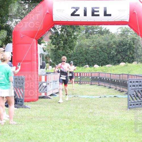 21.06.2026 - 29. Vierlanden-Triathlon Andreas Tolksdorf http://msf.ph/oto/9871414 21.06.2026 10:55:40 Ziel  meine-sportfotos.de
