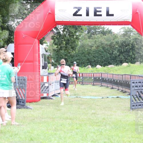 21.06.2026 - 29. Vierlanden-Triathlon Andreas Tolksdorf http://msf.ph/oto/9871449 21.06.2026 10:55:40 Ziel  meine-sportfotos.de