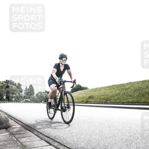 21.06.2026 - 29. Vierlanden-Triathlon H.Heesch http://msf.ph/oto/9871482 21.06.2026 10:36:19 Radfahren 223, 349, 504 meine-sportfotos.de