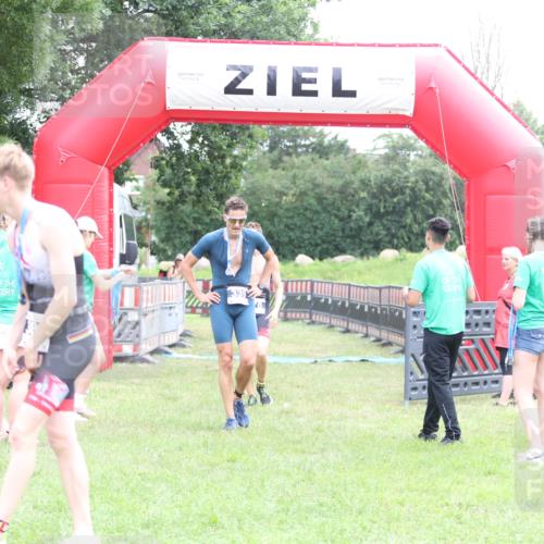 21.06.2026 - 29. Vierlanden-Triathlon Andreas Tolksdorf http://msf.ph/oto/9871684 21.06.2026 10:56:01 Ziel 210, 210 meine-sportfotos.de
