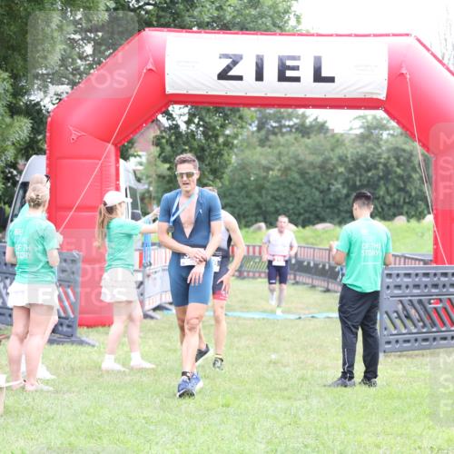 21.06.2026 - 29. Vierlanden-Triathlon Andreas Tolksdorf http://msf.ph/oto/9871720 21.06.2026 10:56:03 Ziel 210, 210 meine-sportfotos.de