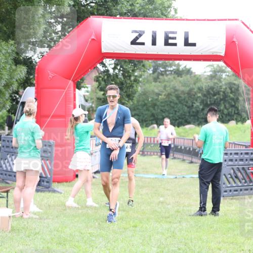 21.06.2026 - 29. Vierlanden-Triathlon Andreas Tolksdorf http://msf.ph/oto/9871741 21.06.2026 10:56:03 Ziel 210, 210 meine-sportfotos.de