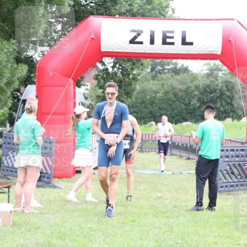 21.06.2026 - 29. Vierlanden-Triathlon Andreas Tolksdorf http://msf.ph/oto/9871750 21.06.2026 10:56:03 Ziel 210, 210 meine-sportfotos.de