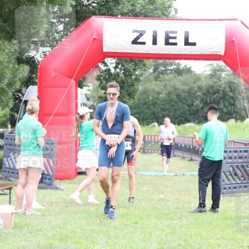 21.06.2026 - 29. Vierlanden-Triathlon Andreas Tolksdorf http://msf.ph/oto/9871759 21.06.2026 10:56:03 Ziel 210, 210 meine-sportfotos.de