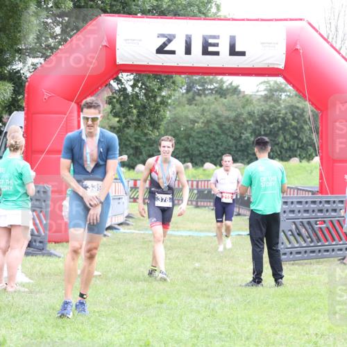 21.06.2026 - 29. Vierlanden-Triathlon Andreas Tolksdorf http://msf.ph/oto/9871776 21.06.2026 10:56:05 Ziel 210, 210 meine-sportfotos.de
