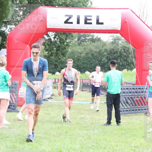 21.06.2026 - 29. Vierlanden-Triathlon Andreas Tolksdorf http://msf.ph/oto/9871803 21.06.2026 10:56:05 Ziel 210, 210 meine-sportfotos.de