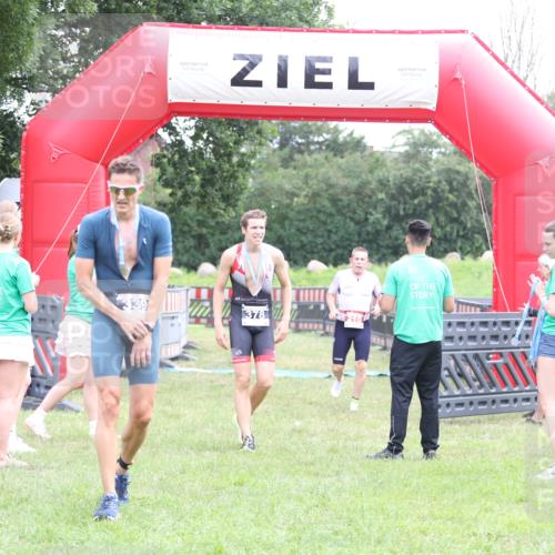 21.06.2026 - 29. Vierlanden-Triathlon Andreas Tolksdorf http://msf.ph/oto/9871821 21.06.2026 10:56:05 Ziel 210, 210 meine-sportfotos.de
