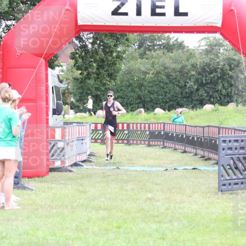 21.06.2026 - 29. Vierlanden-Triathlon Andreas Tolksdorf http://msf.ph/oto/9871844 21.06.2026 10:57:20 Ziel  meine-sportfotos.de