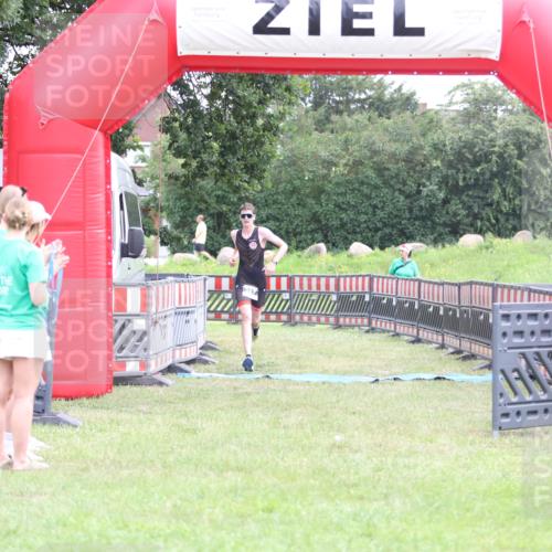 21.06.2026 - 29. Vierlanden-Triathlon Andreas Tolksdorf http://msf.ph/oto/9871862 21.06.2026 10:57:20 Ziel  meine-sportfotos.de