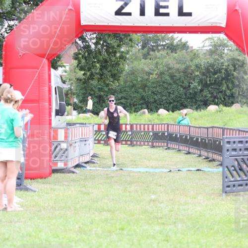 21.06.2026 - 29. Vierlanden-Triathlon Andreas Tolksdorf http://msf.ph/oto/9871882 21.06.2026 10:57:20 Ziel  meine-sportfotos.de