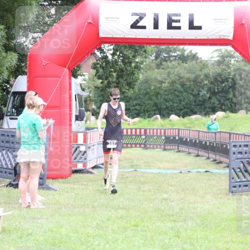 21.06.2026 - 29. Vierlanden-Triathlon Andreas Tolksdorf http://msf.ph/oto/9871958 21.06.2026 10:57:22 Ziel  meine-sportfotos.de