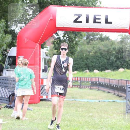 21.06.2026 - 29. Vierlanden-Triathlon Andreas Tolksdorf http://msf.ph/oto/9871990 21.06.2026 10:57:28 Ziel  meine-sportfotos.de